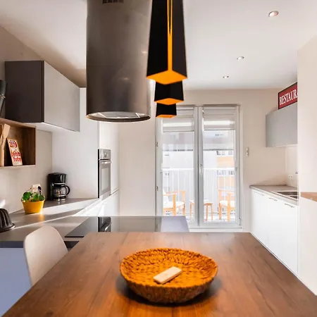 Le 12 - Center Apartment *